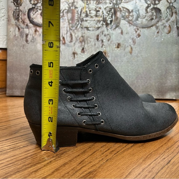 Minnetonka | Brenna Distressed Suede Booties - Picture 14 of 15